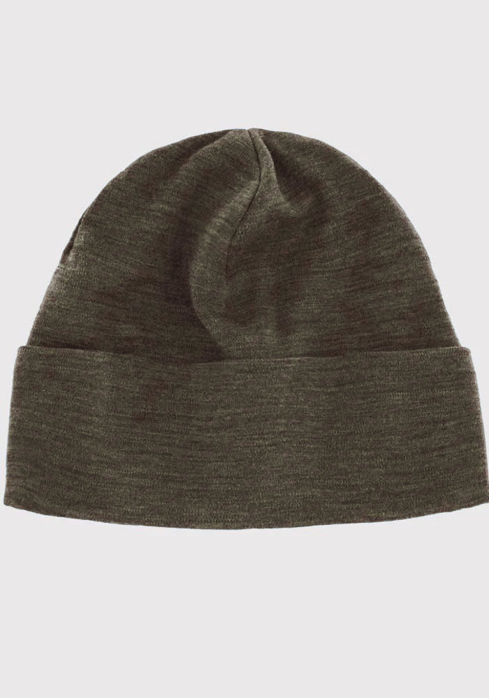 The Woolx Journey Hat is a classic beanie in dark moss with a cuffed edge. This knit hat features a simple design and texture, crafted from soft Merino wool to keep you warm during cold weather outdoor activities.