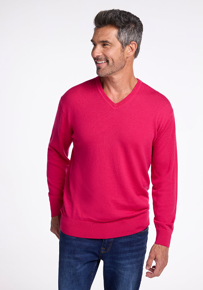 A man in a Woolx Vincenzo Sweater in Berry Burst. 