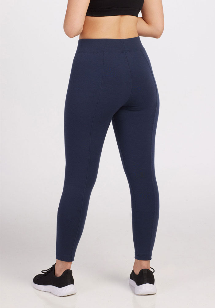 Model wearing Stella leggings - Deep Navy