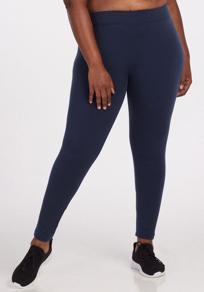 Model wearing tall Stella leggings - Deep Navy